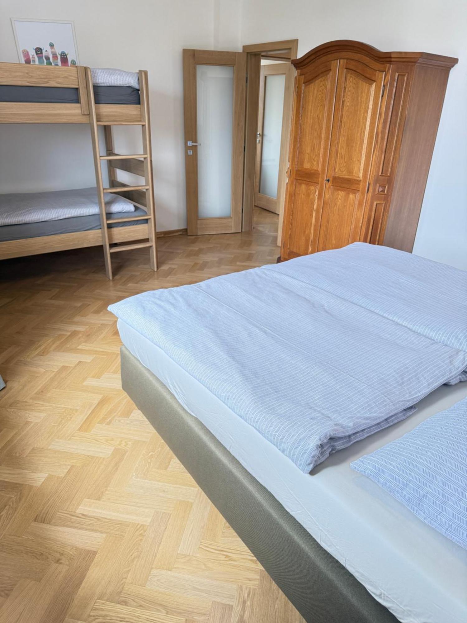 Familyvilla, New 4 Luxury Big Apartments, Parking Praga Exterior foto
