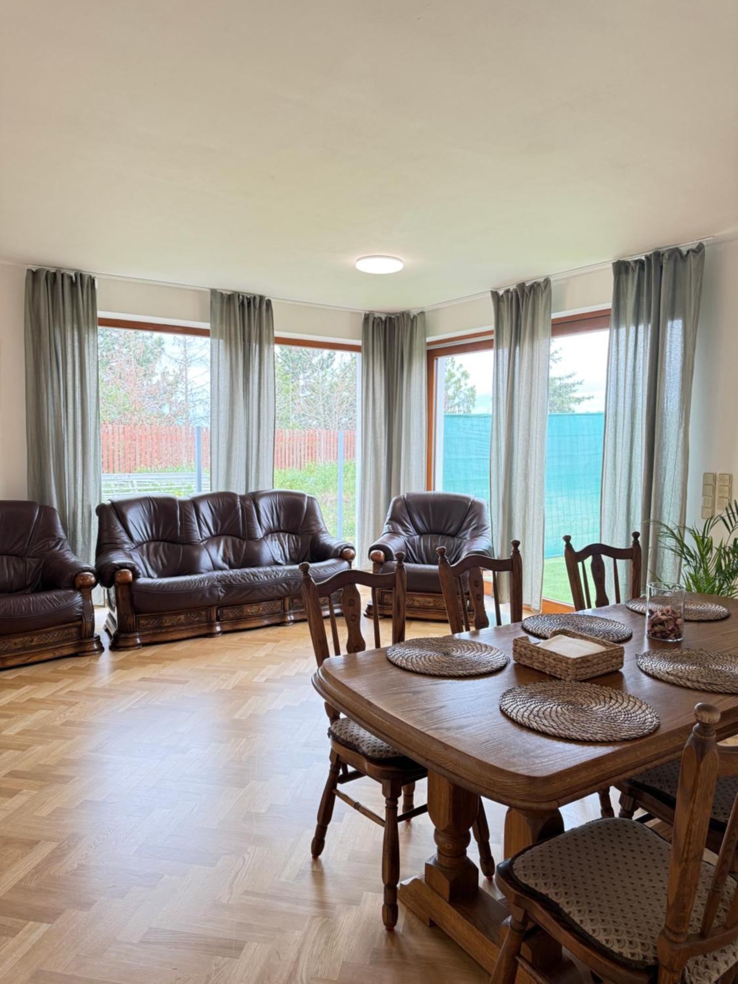 Familyvilla, New 4 Luxury Big Apartments, Parking Praga Exterior foto