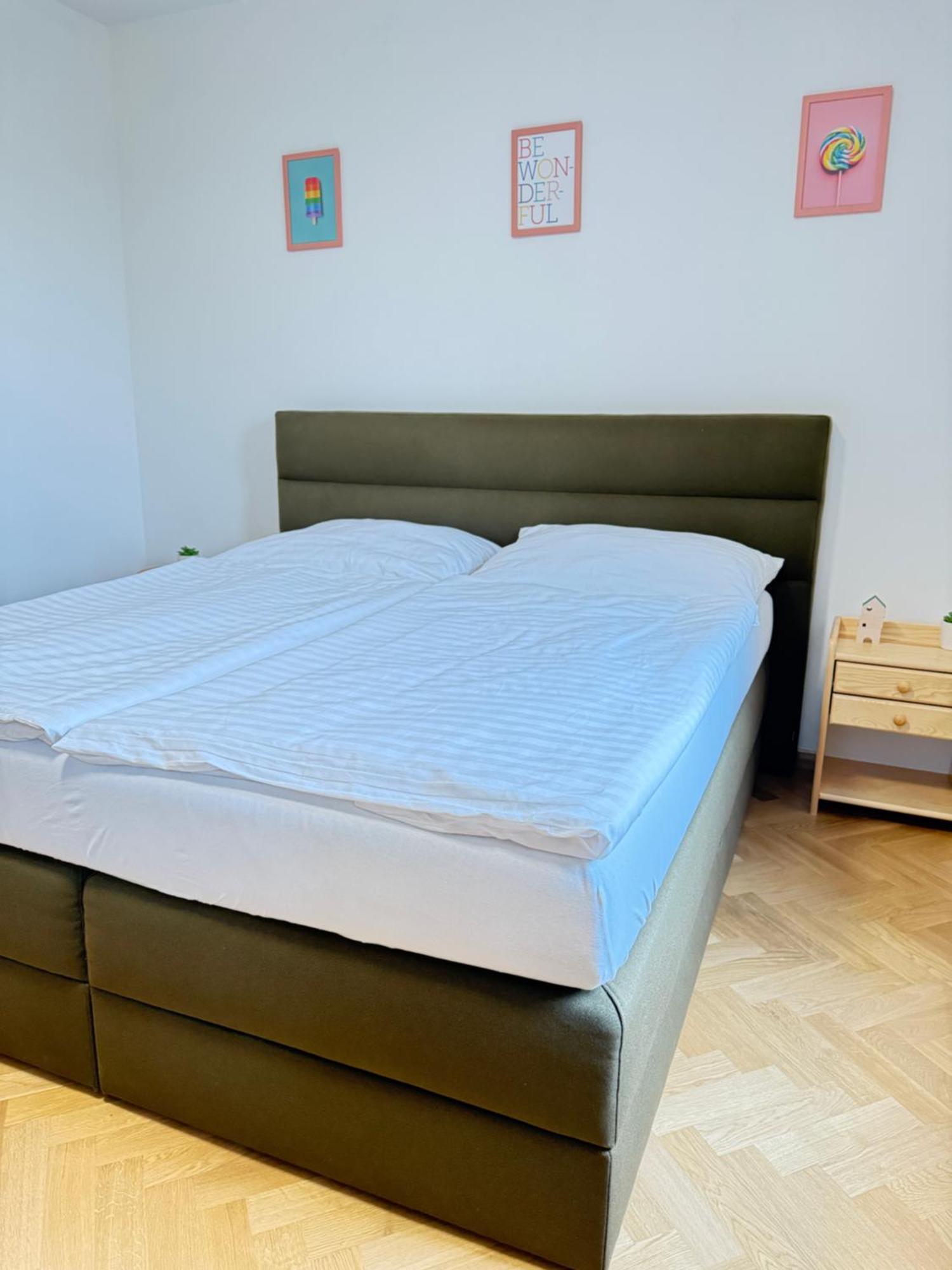 Familyvilla, New 4 Luxury Big Apartments, Parking Praga Exterior foto