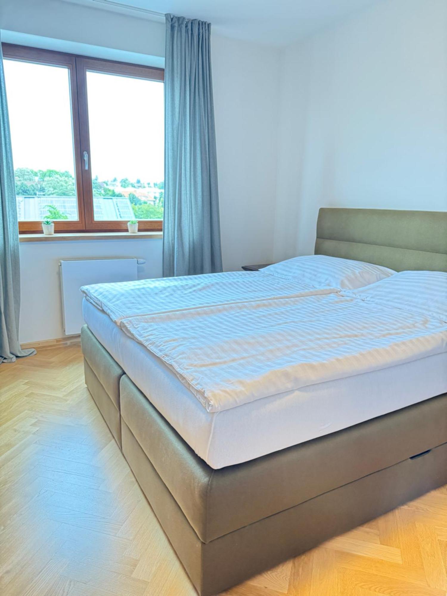 Familyvilla, New 4 Luxury Big Apartments, Parking Praga Exterior foto